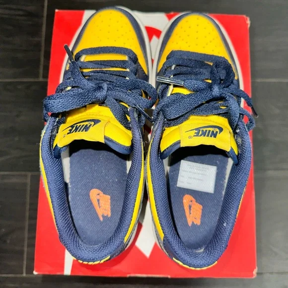 Nike Dunk Low - Michigan - Picture 4 of 5